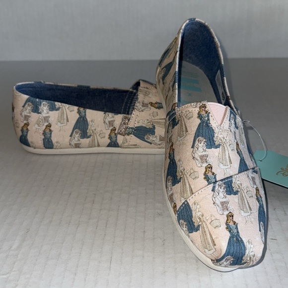 NWT TOMS X Disney Limited Edition Sleeping Beauty Slip On Shoes - Picture 2 of 11